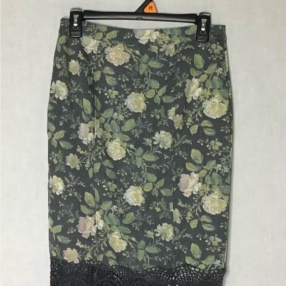 Free People Dresses & Skirts - Free People Floral Pencil Skirt Black Green Lace Hem Size 6 Boho Chic Romantic